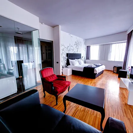 Hotel Sarroglia 4*