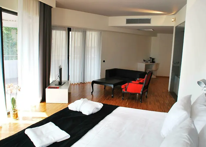 Ξενοδοχείο Sarroglia 4*